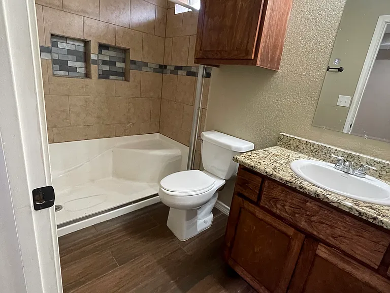 1604-1606 W Milam St #1604-B — Photo 7