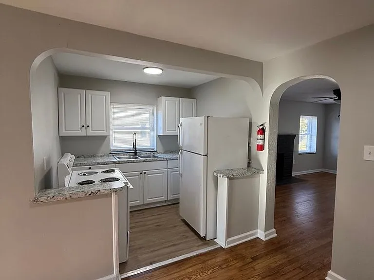232 Sutherland Dr — Photo 5