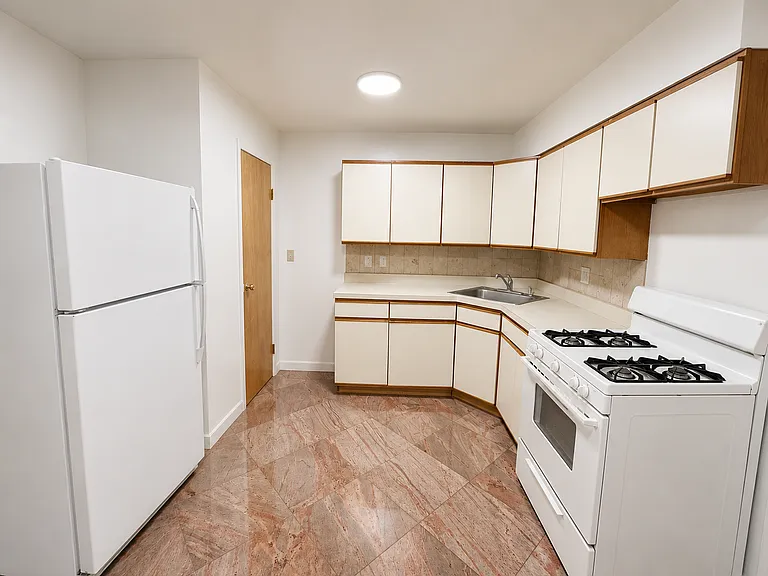 75-17 Caldwell Ave — Photo 3