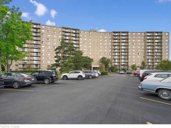 6340 Americana Dr APT 121, Willowbrook, IL 60527