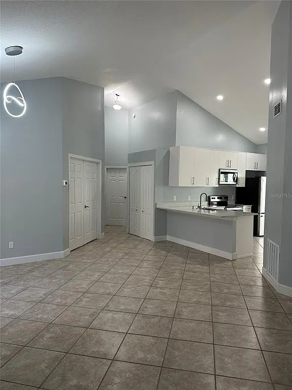 3 bed, 2.0 bath, 1465 sqft, $3,100 — Photo 2