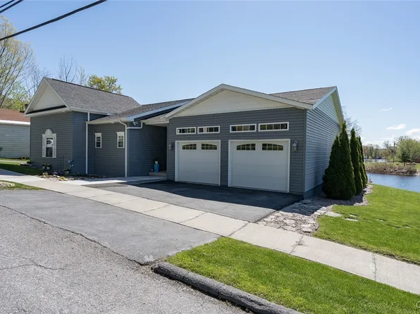 222 William St, Dexter, NY 13634