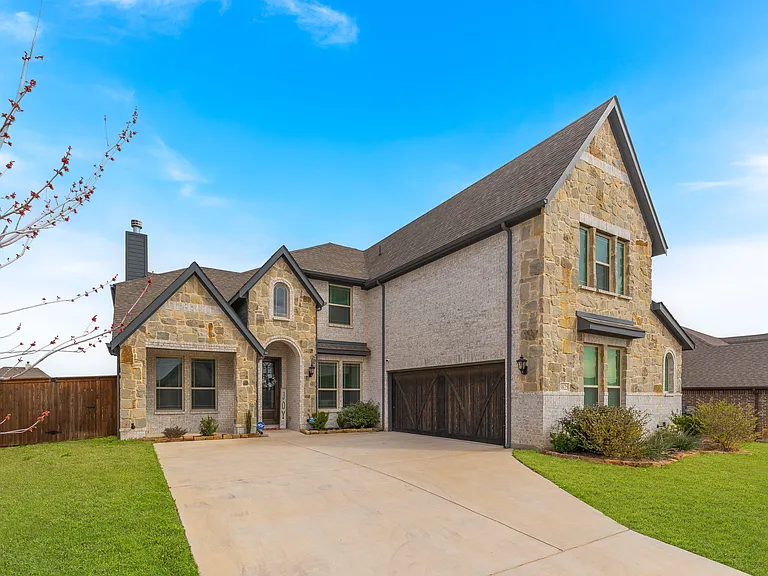 3825 Honey Grove Dr — Photo 2