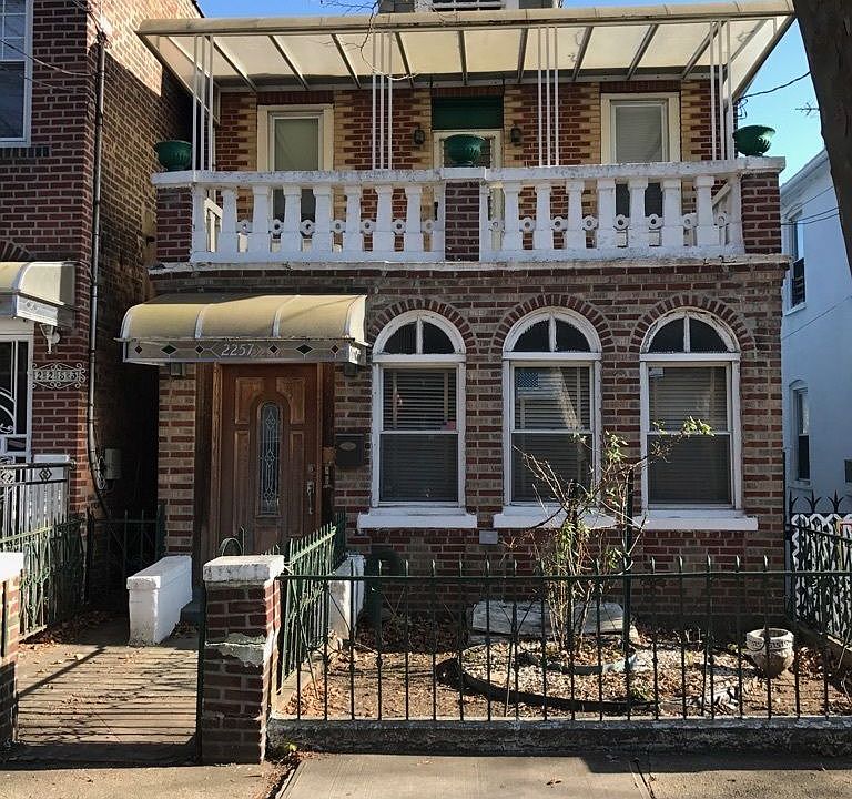 2nd image of 2257 W 7th St