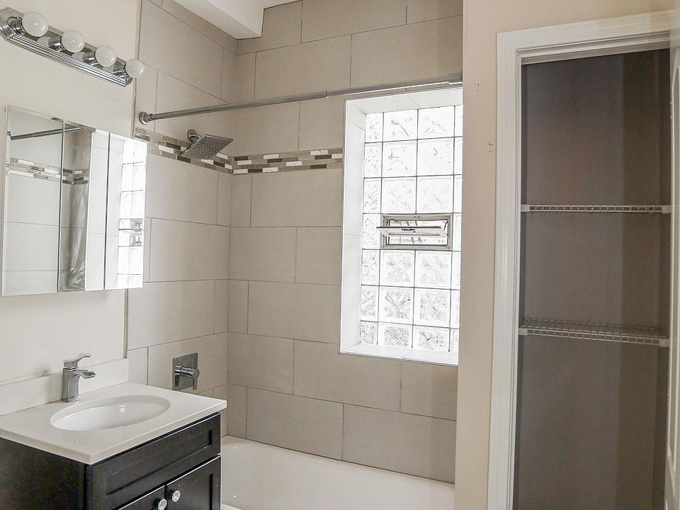 1st image of 1248 W Montrose Hbr #121