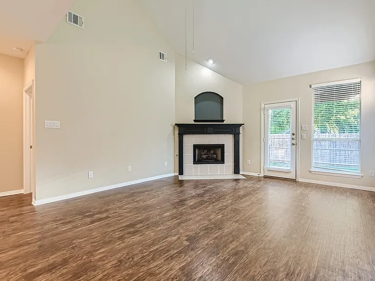 5301 Lily Dr — Photo 5