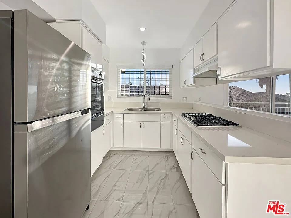 1 bed, 1.0 bath, $2,395 — Photo 3
