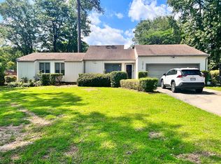 1813 Woodcrest Dr NE, Valdosta, GA 31602