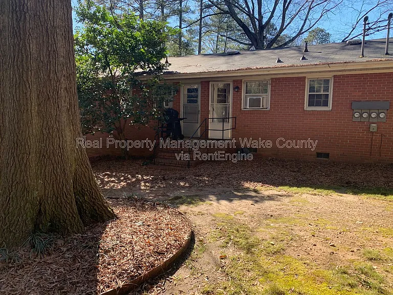 806 Chamberlain St — Photo 16