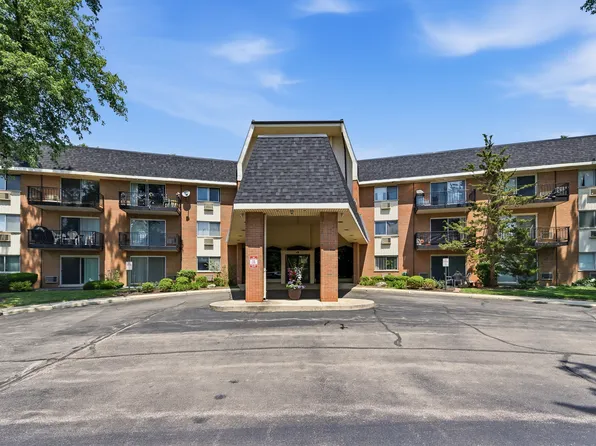 1198 Royal Glen Dr APT 126, Glen Ellyn, IL 60137