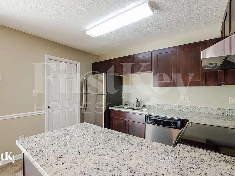 3204 Faircroft Way — Photo 8