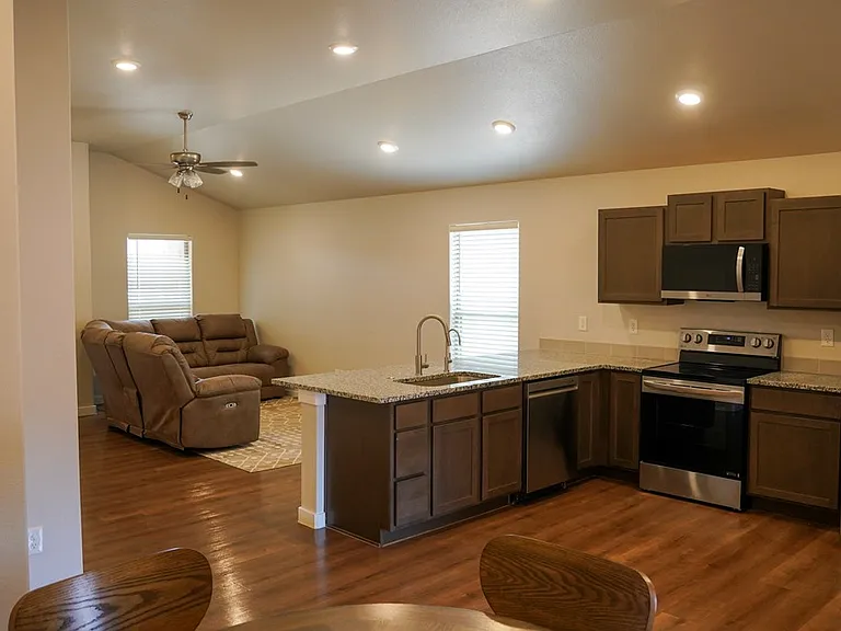 6209 Poppy Dr — Photo 3