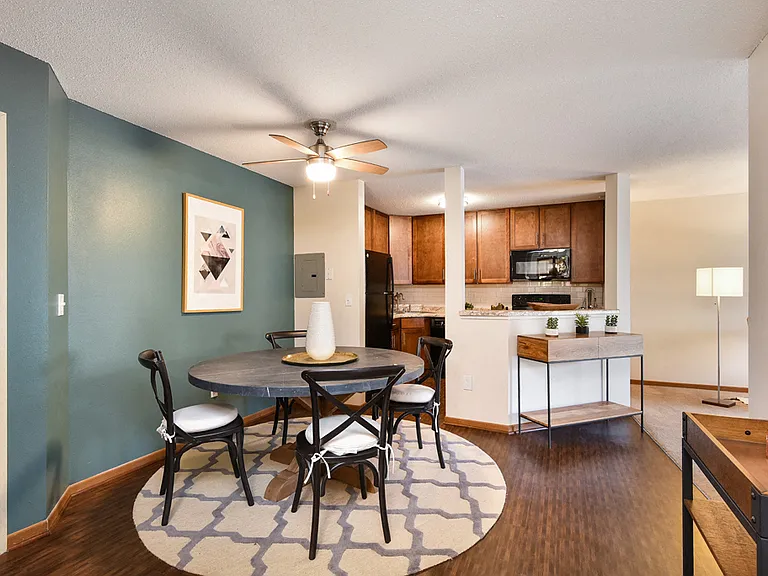 Minnetonka Hills Apartments — Photo 10
