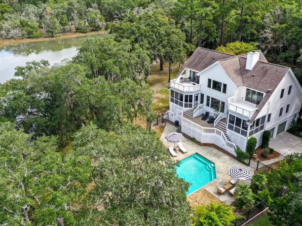 1310 Martins Point Rd, Wadmalaw Island, SC 29487