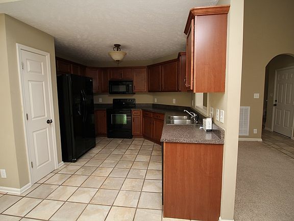 3rd image of 364 Chalet Cir