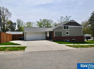 4701 Sumner St, Lincoln, NE 68506