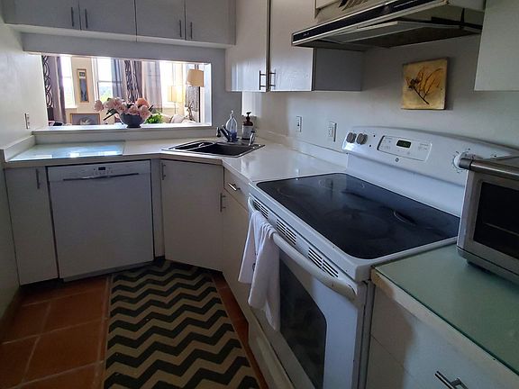 4th image of 240 Heath St Ph 12