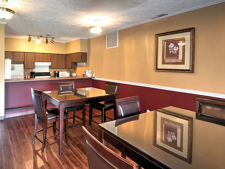 Carriage House Apartments — Photo 7