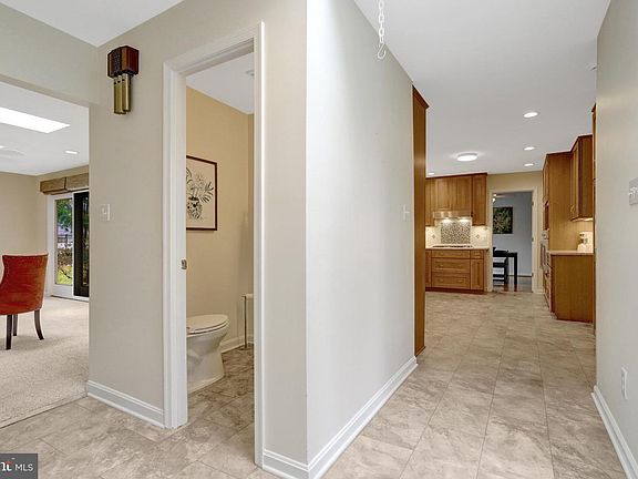 5th image of 8816 Victoria Rd