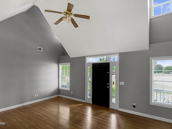 5th image of 105 Irvine Ct