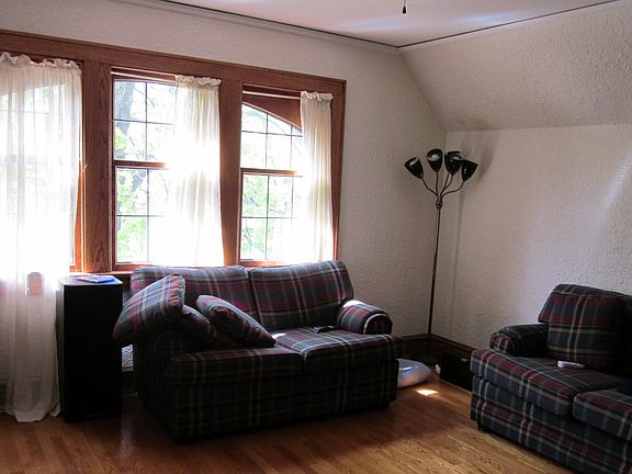 2nd image of 4420 N Ardmore Ave #A