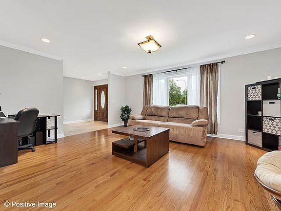 3rd image of 230 Harvard Ln