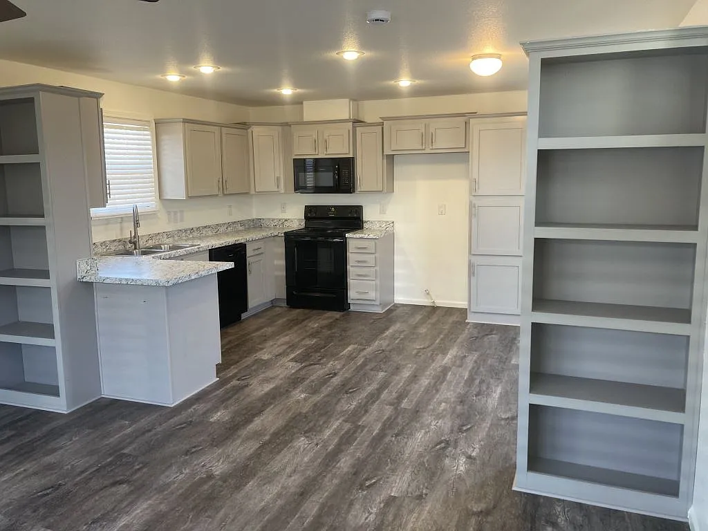 2 bed, 2.0 bath, 858 sqft, $1,479 — Photo 4