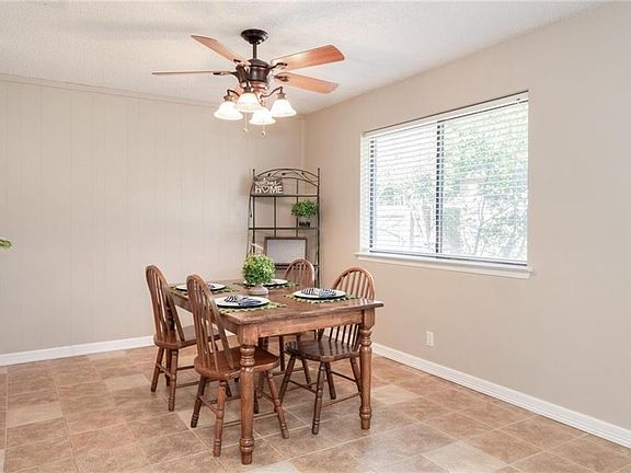 3rd image of 1604 Woodgreen Dr