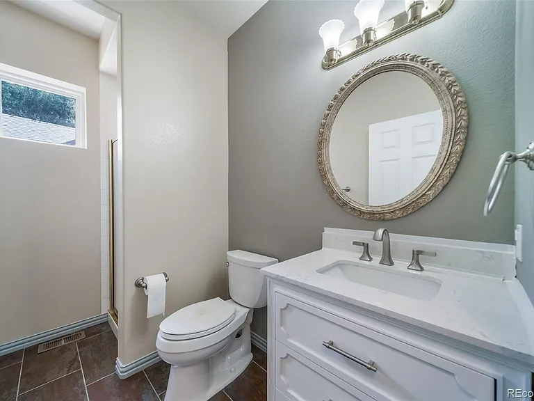 1011 S Valentia St #81 — Photo 12