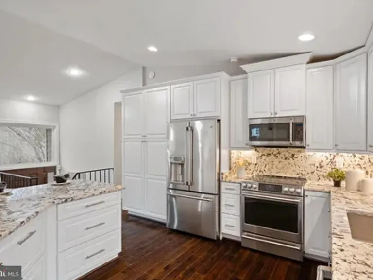 3711 Spicewood Dr — Photo 4