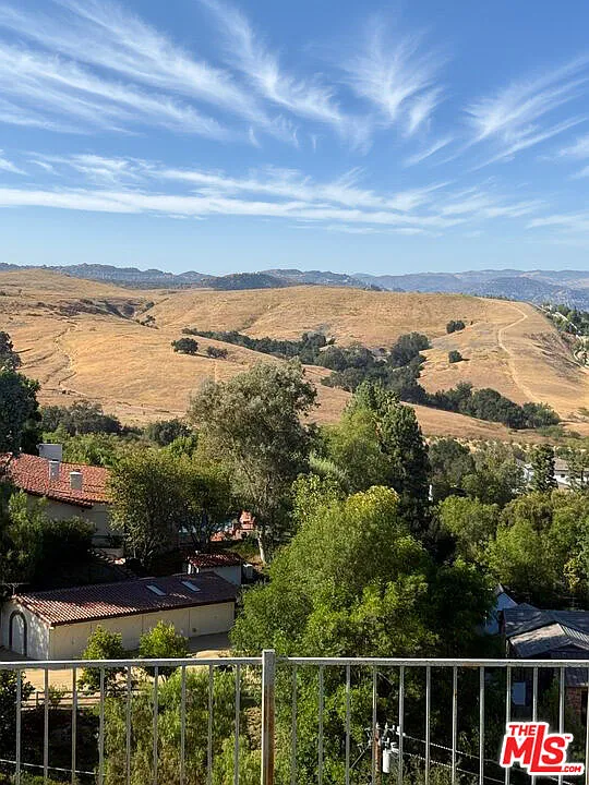 1 bed, 1.0 bath, $3,500 — Photo 2