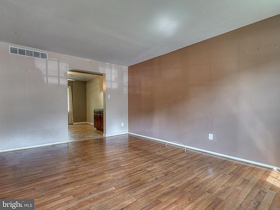 2nd image of 8524 Gradien Dr #19C