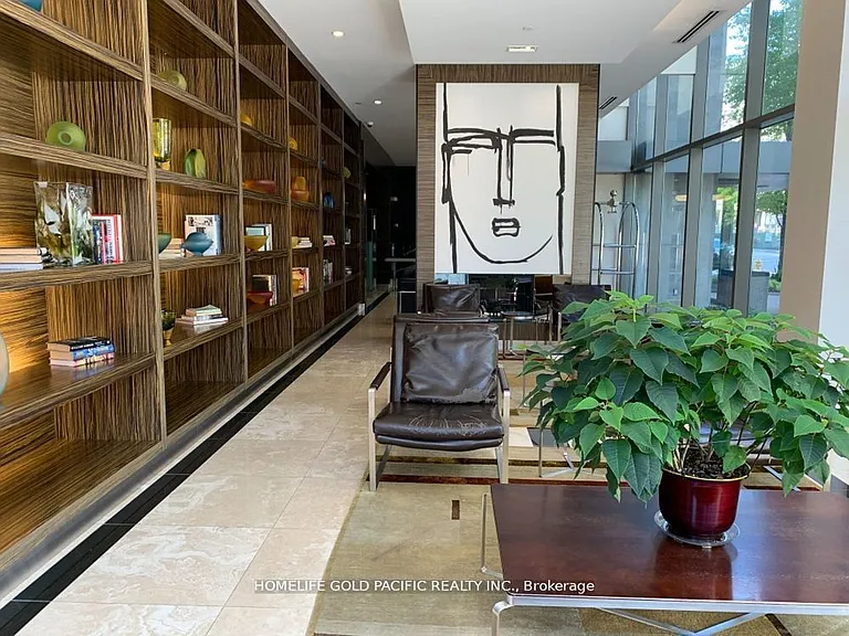 37 Grosvenor St #405 — Photo 12