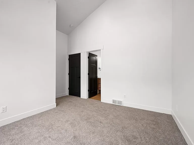 218 W Paxton Ave — Photo 13