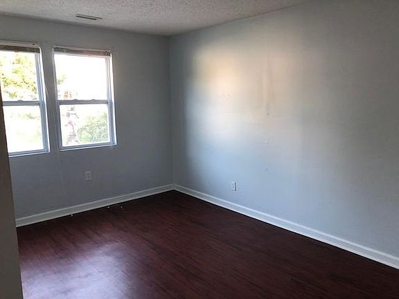 3rd image of 1900 Ubank St
