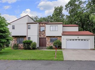 5 Jamison Ct, East Brunswick, NJ 08816
