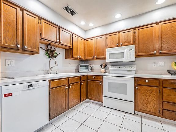 3rd image of 273 Buckingham Pl