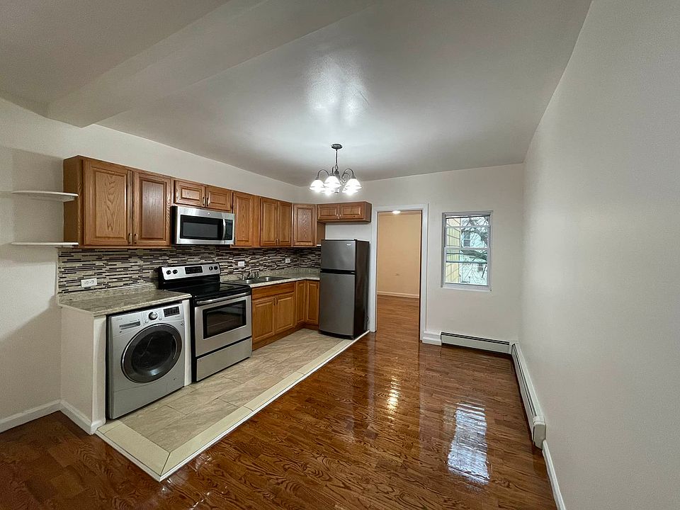 1st image of 2303A Pacific St #2