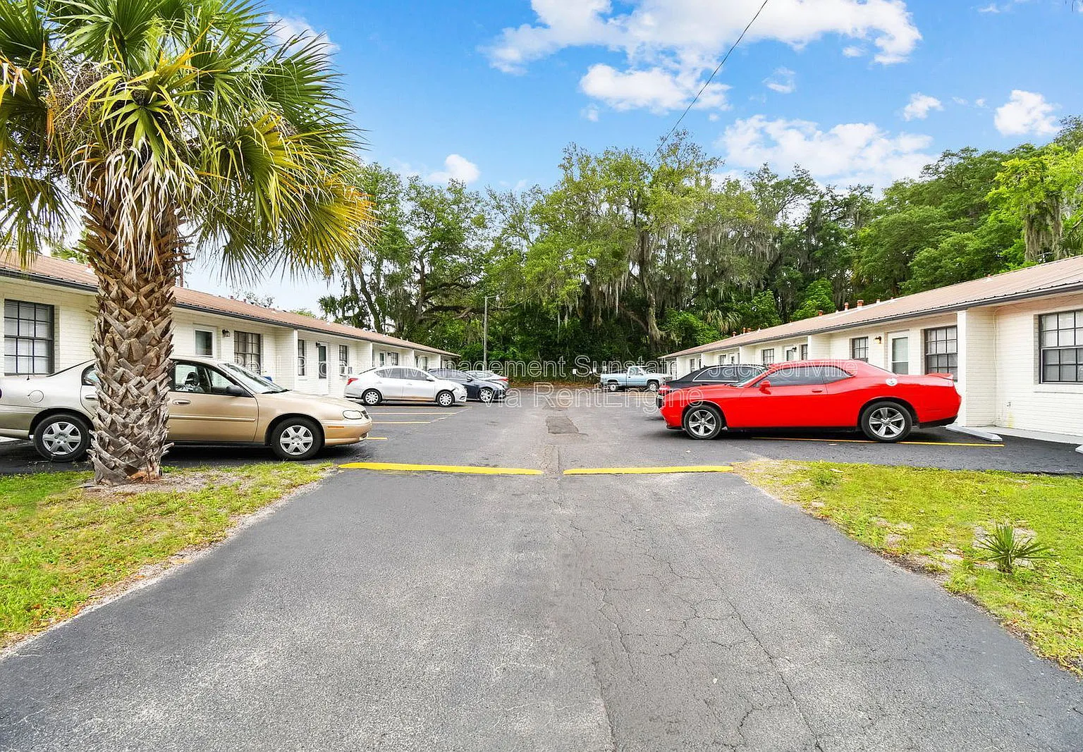 2 bed, 1.0 bath, 700 sqft, $1,050 — Photo 1