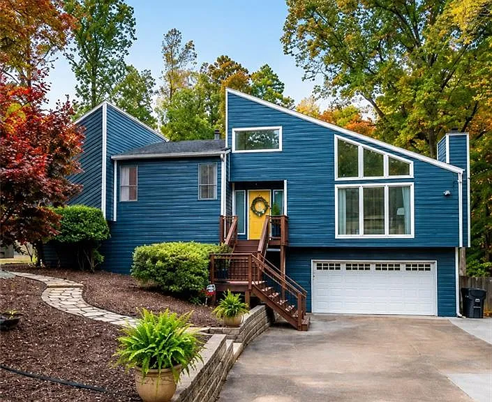 3701 Thornwood Way — Photo 1