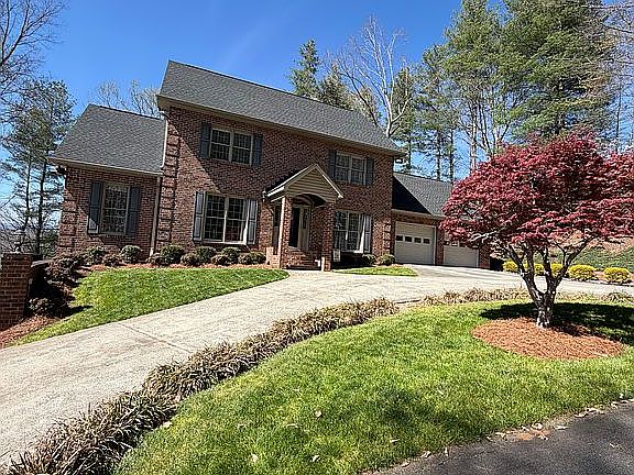 4th image of 236 Robinwood Cir NE