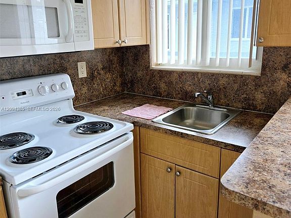3rd image of 354 W 19th St