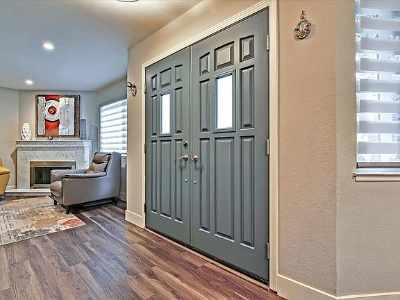 3rd image of 1025 Las Palmas Dr