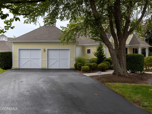 21 Adams Way, Shrewsbury Boro, NJ 07702