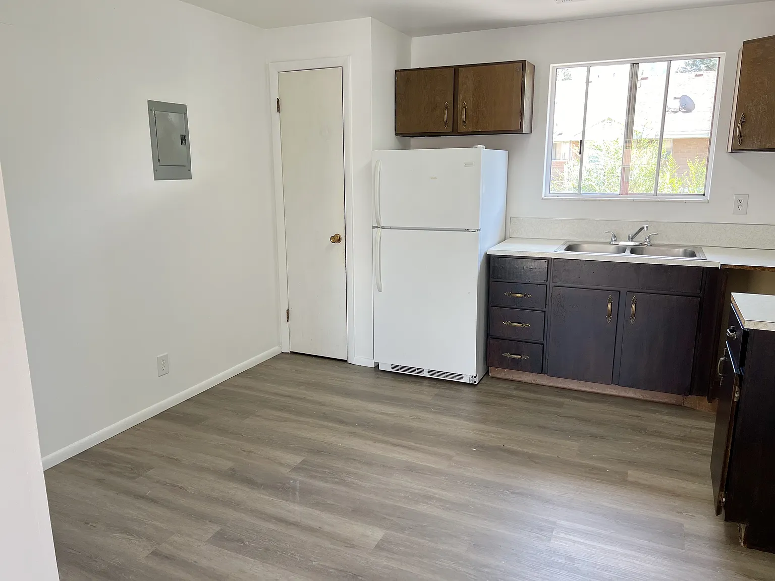 2 bed, 800 sqft, $1,300 — Photo 2