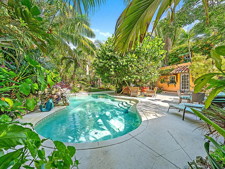 614 Flamingo Dr — Photo 2