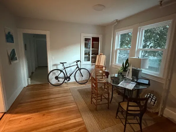 3 Ellwood Pl APT 1, Newport, RI 02840