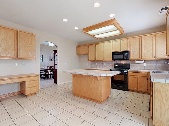 5th image of 772 Village Ct