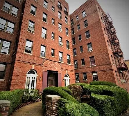 2nd image of 1625 E 13th St APT 5