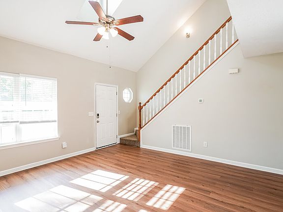 5th image of 404 Barking Dr
